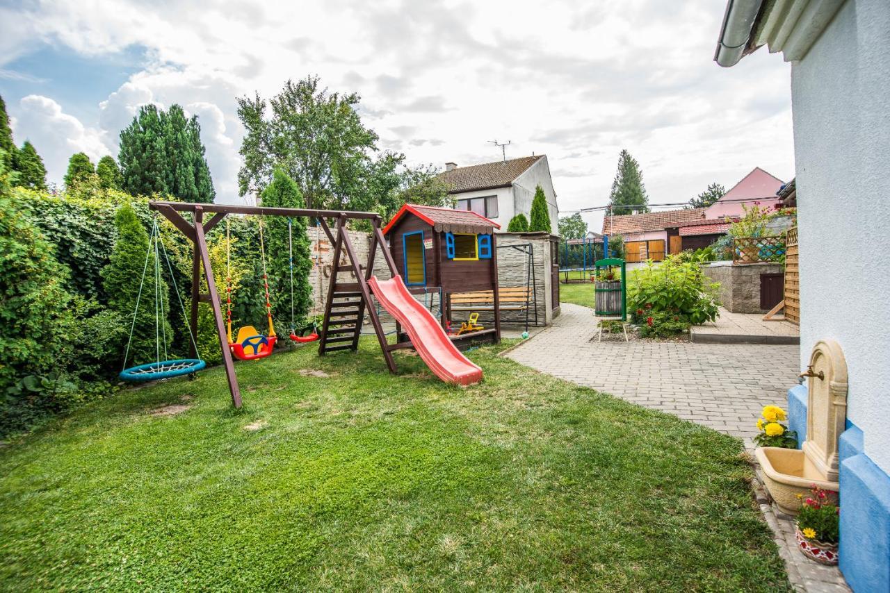 Malovany Dvorecek Dolní Dunajovice Extérieur photo