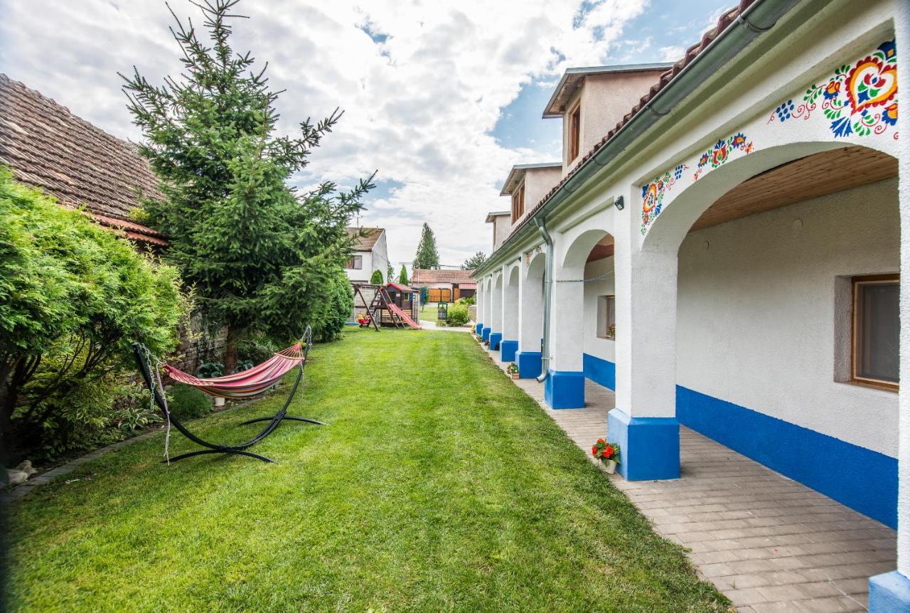 Malovany Dvorecek Dolní Dunajovice Extérieur photo